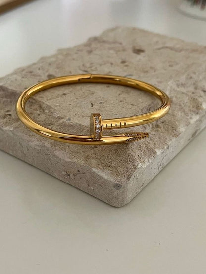 Brazalete Tipo Clavo con Zirconias – Acero Inoxidable 316L
