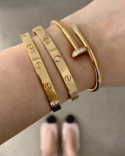 Brazalete Tipo Clavo con Zirconias – Acero Inoxidable 316L